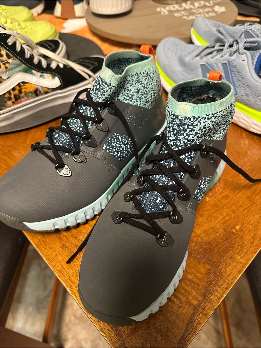 Helly Hansen Gray & Mint High-Top women’s hiking shoes size 7 LIKE NEW